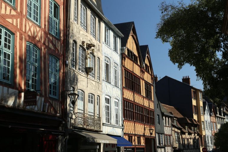 Rouen - Les maisons à encorbellement.