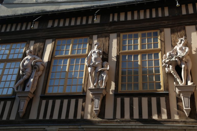 Rouen - Statues de L'hôtel d'Etancourt